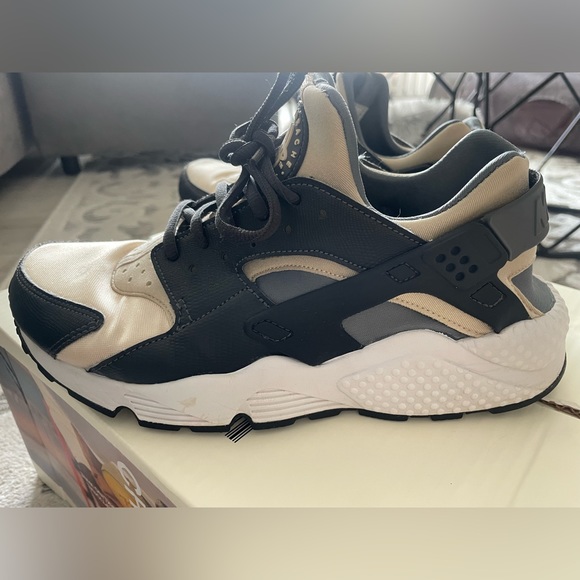 Nike Huarache Sneakers - Picture 2 of 7